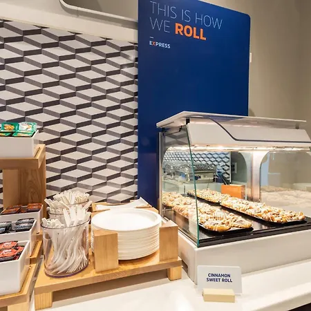 Holiday Inn Express & Suites Vaughan-Southwest By Ihg-3